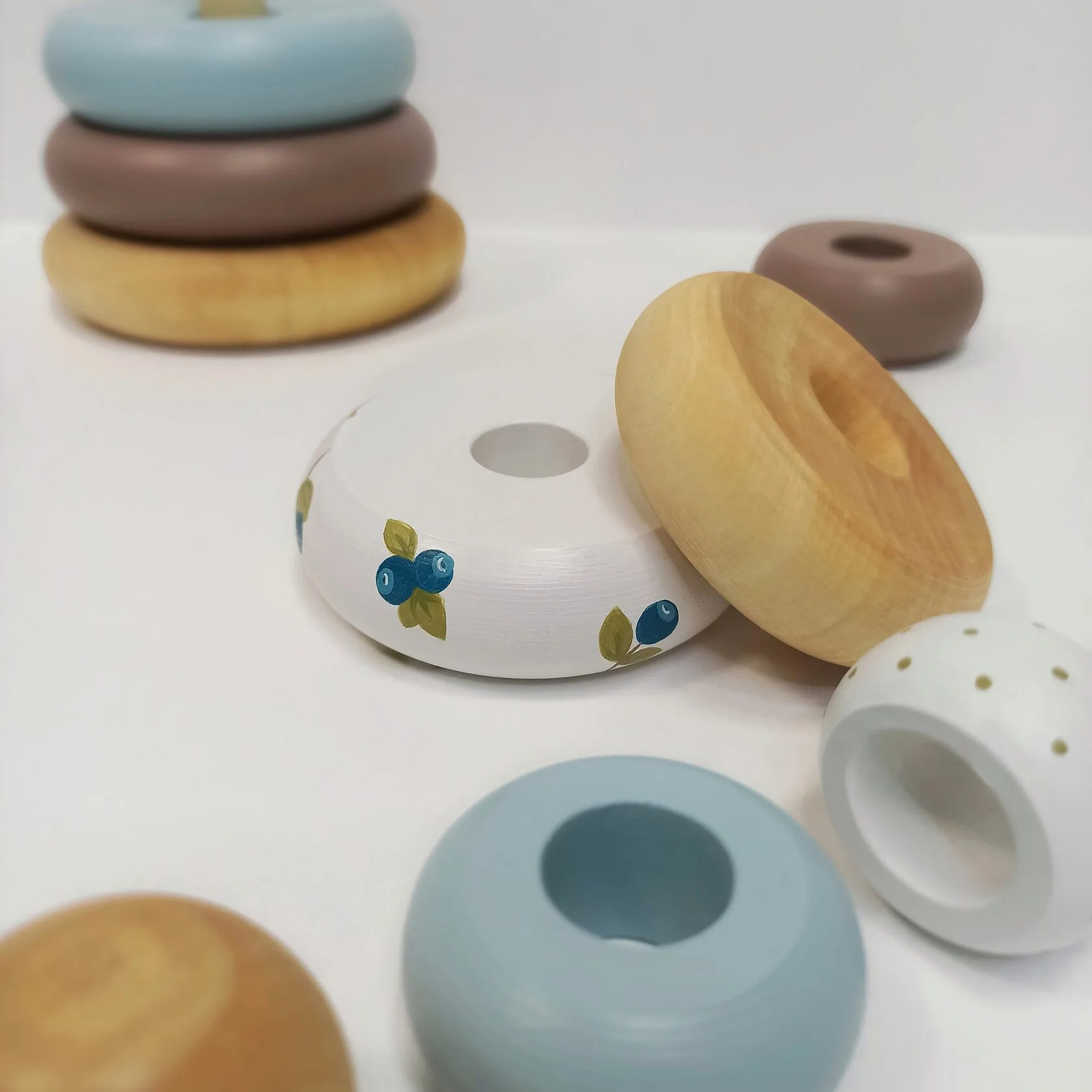 Koka piramīda ar odziņām (Lielā) - Image 3