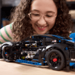 Porsche GT4 e-Performance sacīkšu auto - Image 8